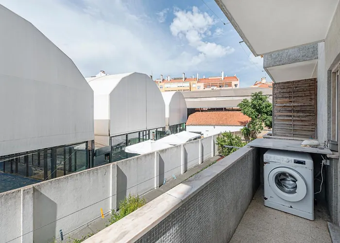 Houze Spacious Near Marques De Pombal * Lisboa
